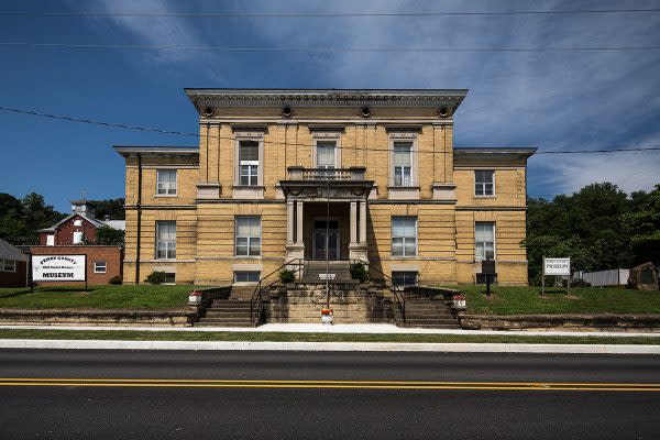 Second Historic Courthouse in Perry County (Cannelton)