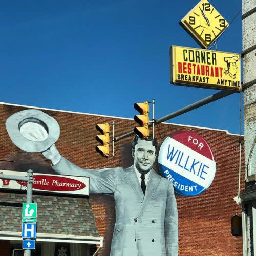 Wendell Willkie Mural , Roadside Attractions