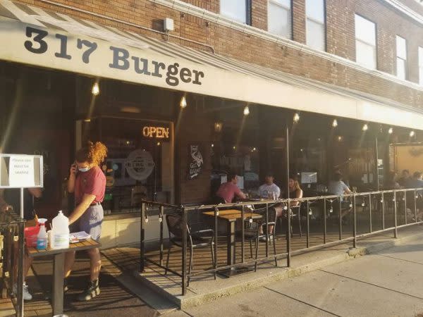 317 Burger, Outdoor Dining