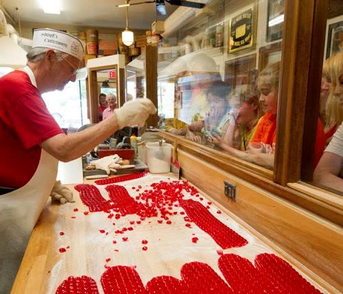 Schimpff's Confectionery, Spring Break