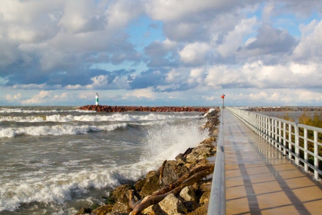 trail along the lakefront