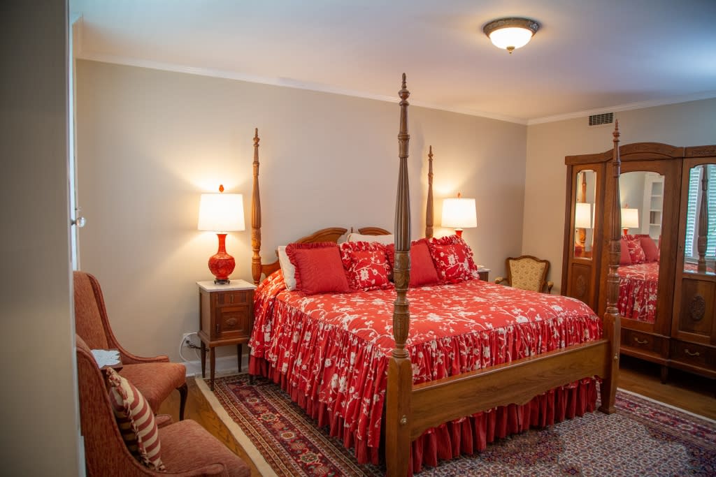Room at the Valparaiso Inn