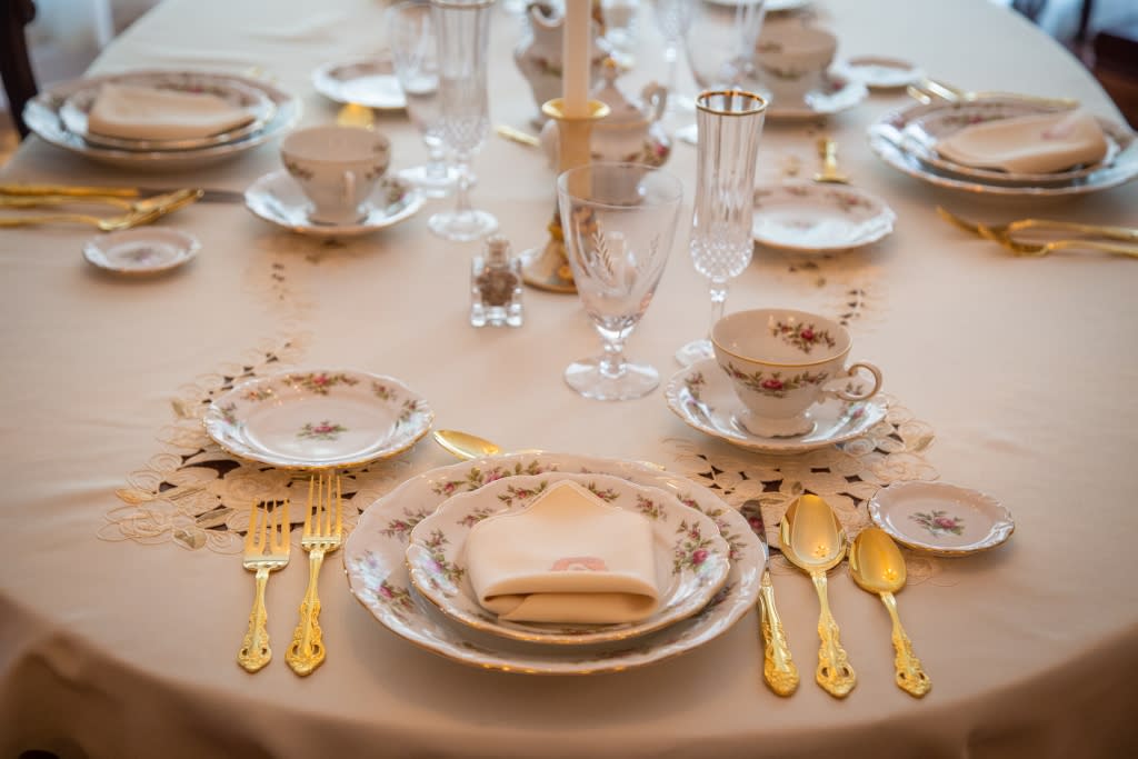 Dining Room Place Settings