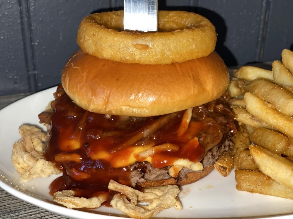 Radius Hamburger with Onion Rings