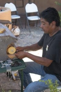 zuni_fetish_carver
