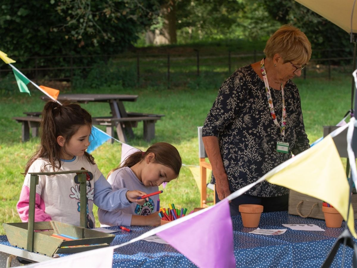 Summer of Play at Kingston Lacy: Make a rangoli suncatcher