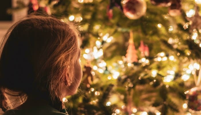 A Christmas Carol With Mulled Wine and Mince Pies