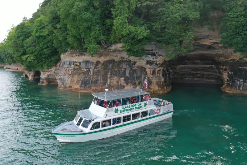 glass bottom boat tours in mackinaw city prices