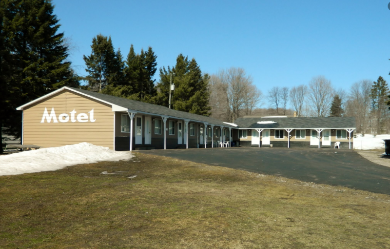 Hillcrest Motel & Cabins