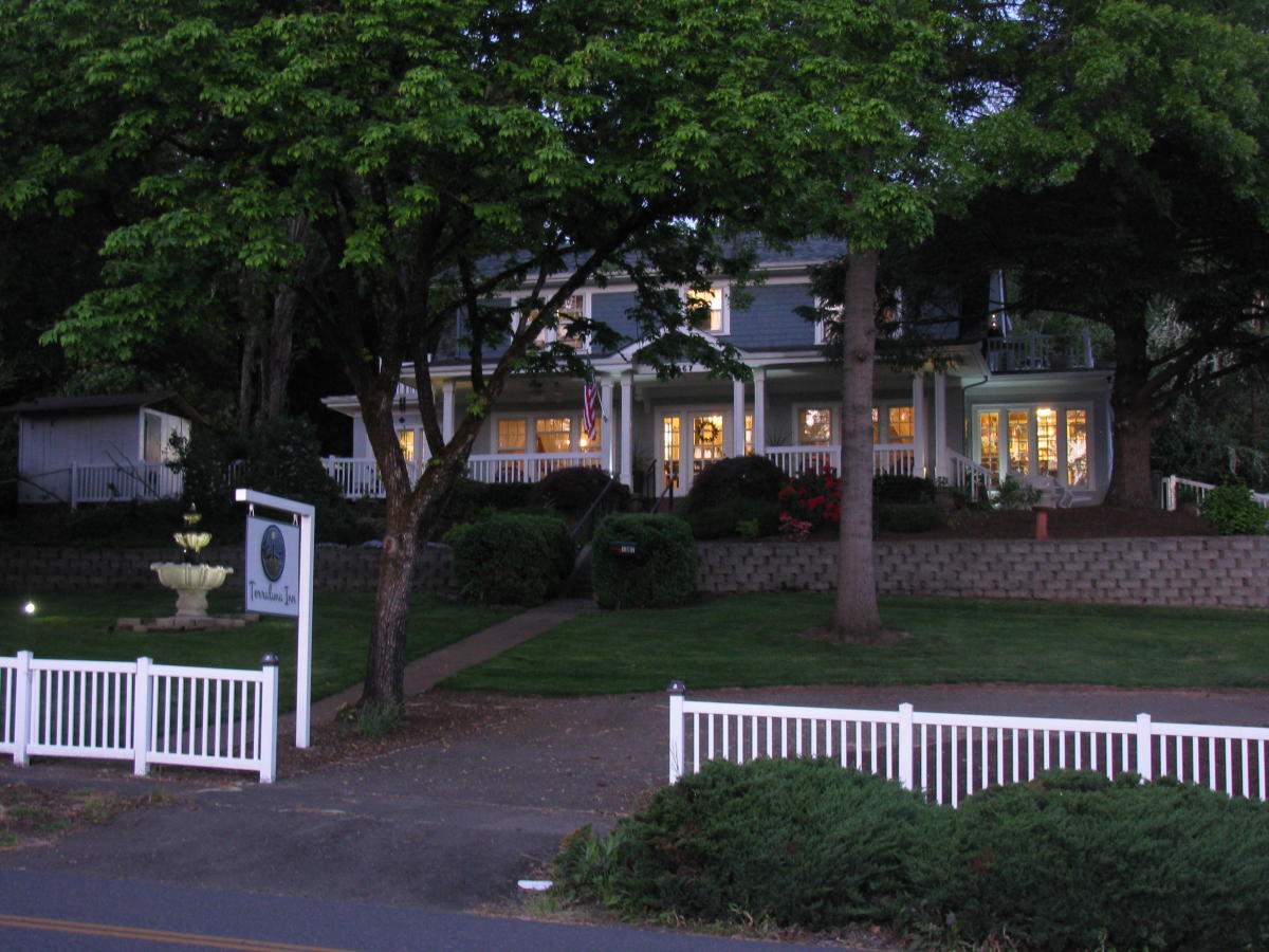 Terraluna Inn