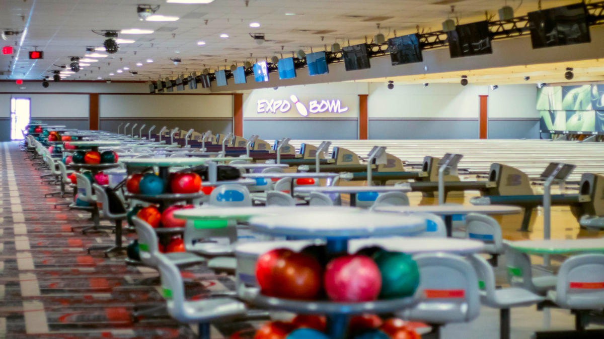 Snack Bar/Lounge — Holiday Lanes Bowling Center