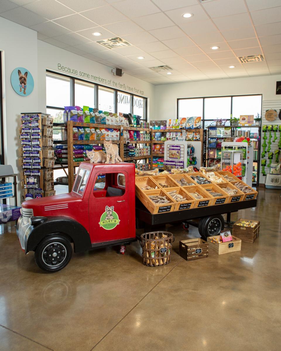 Riley's Pet Market