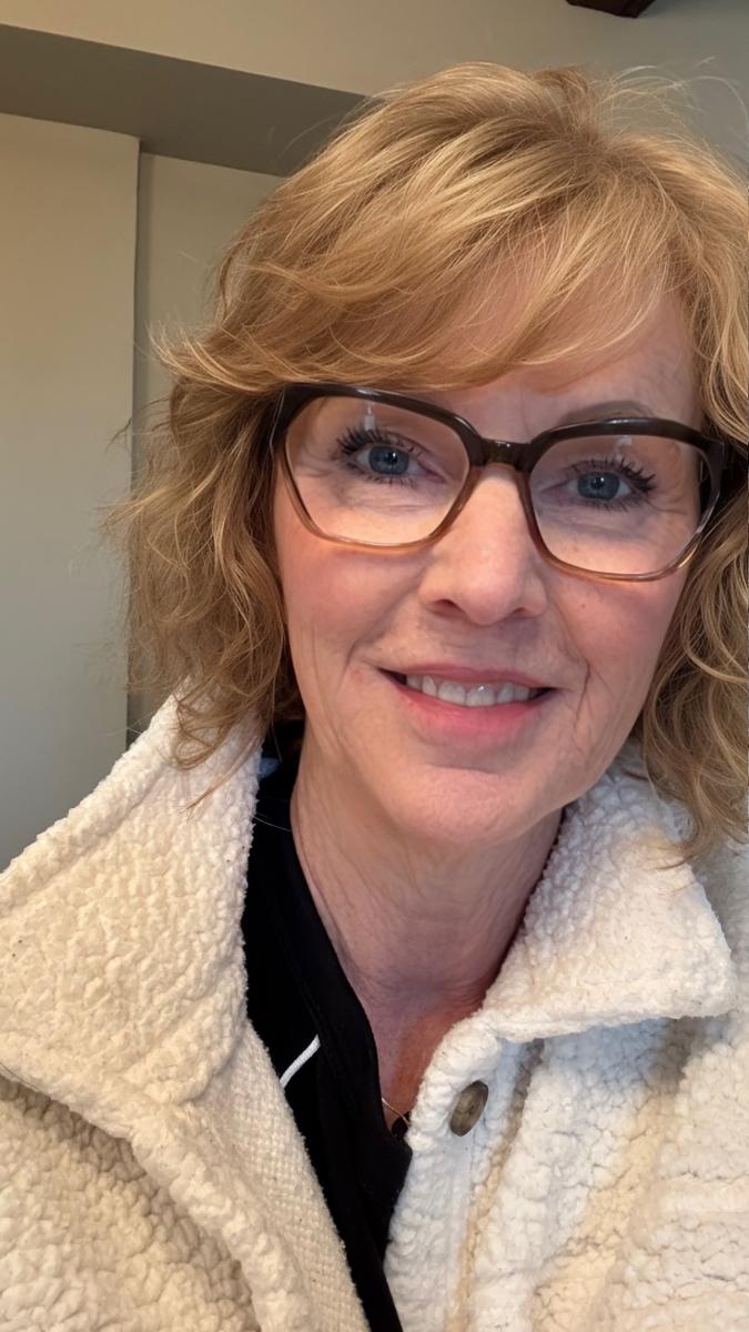 Kim Sanderson