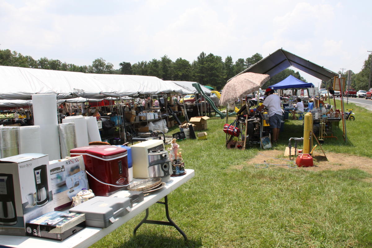 World's Longest Yard Sale