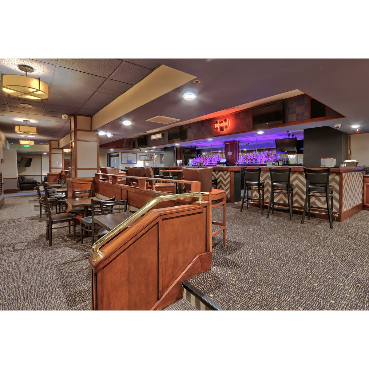 Duke's Bar & Grill Ramada Plaza by Wyndham