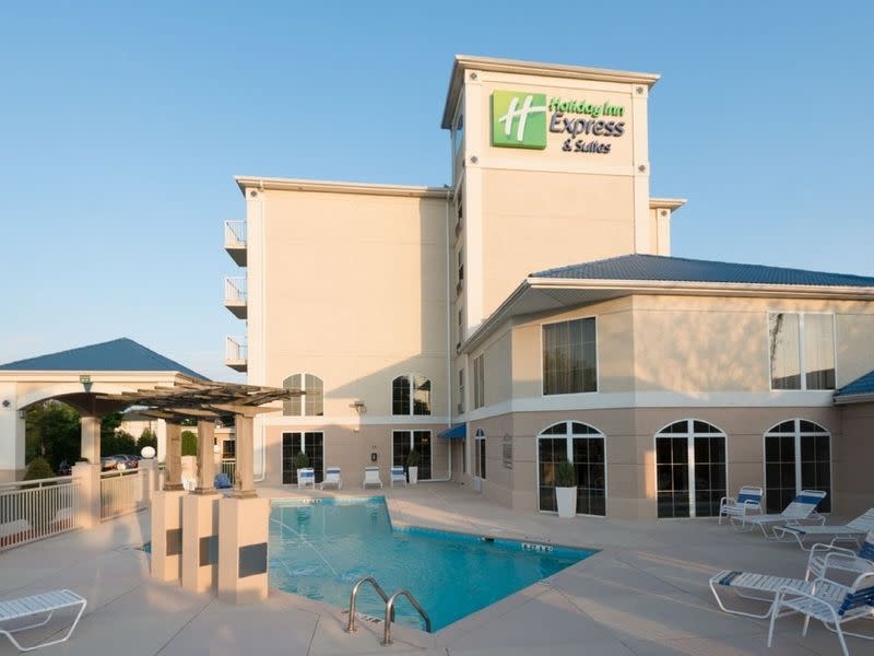 Holiday Inn Express and Suites Asheville SW Outlet Ctr Area