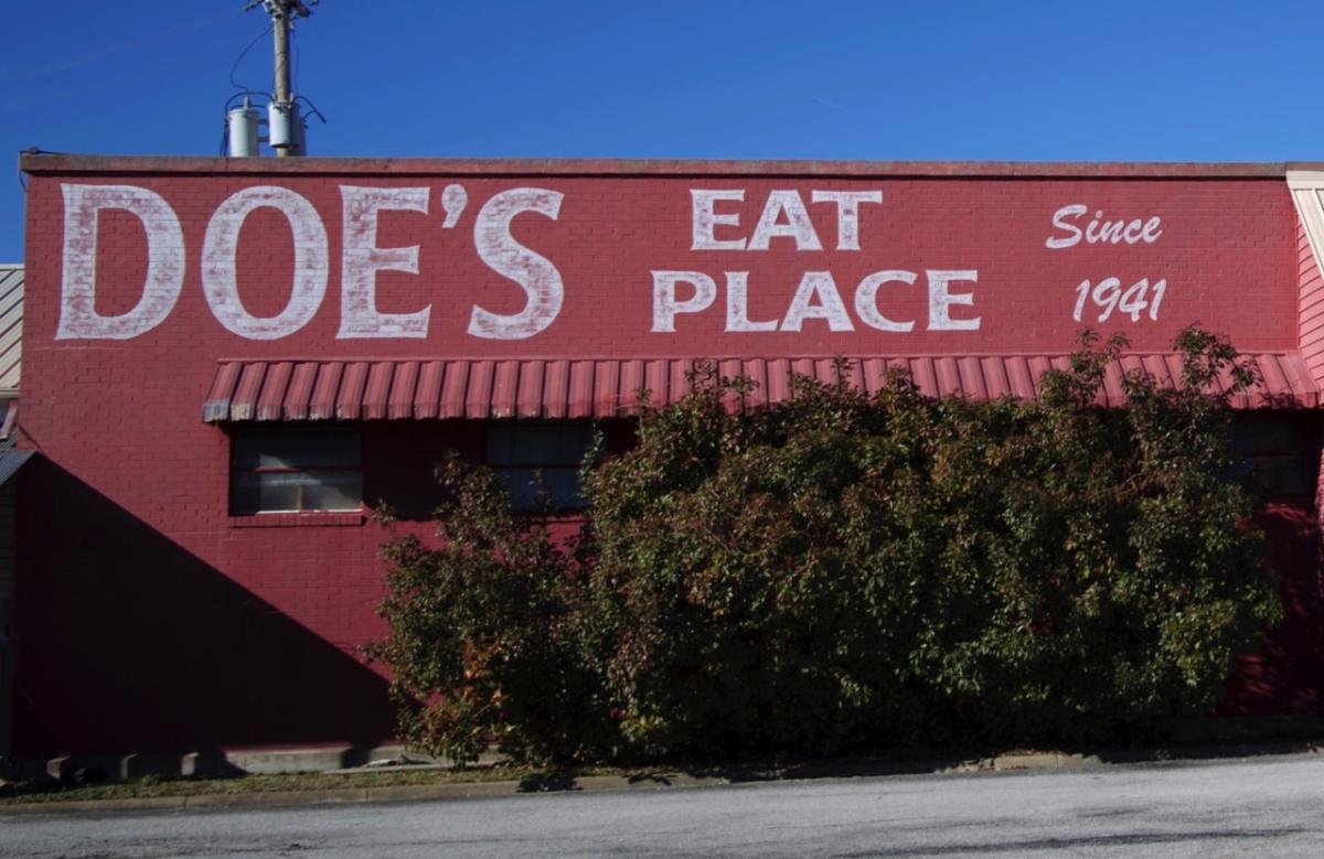 Doe's Eat Place