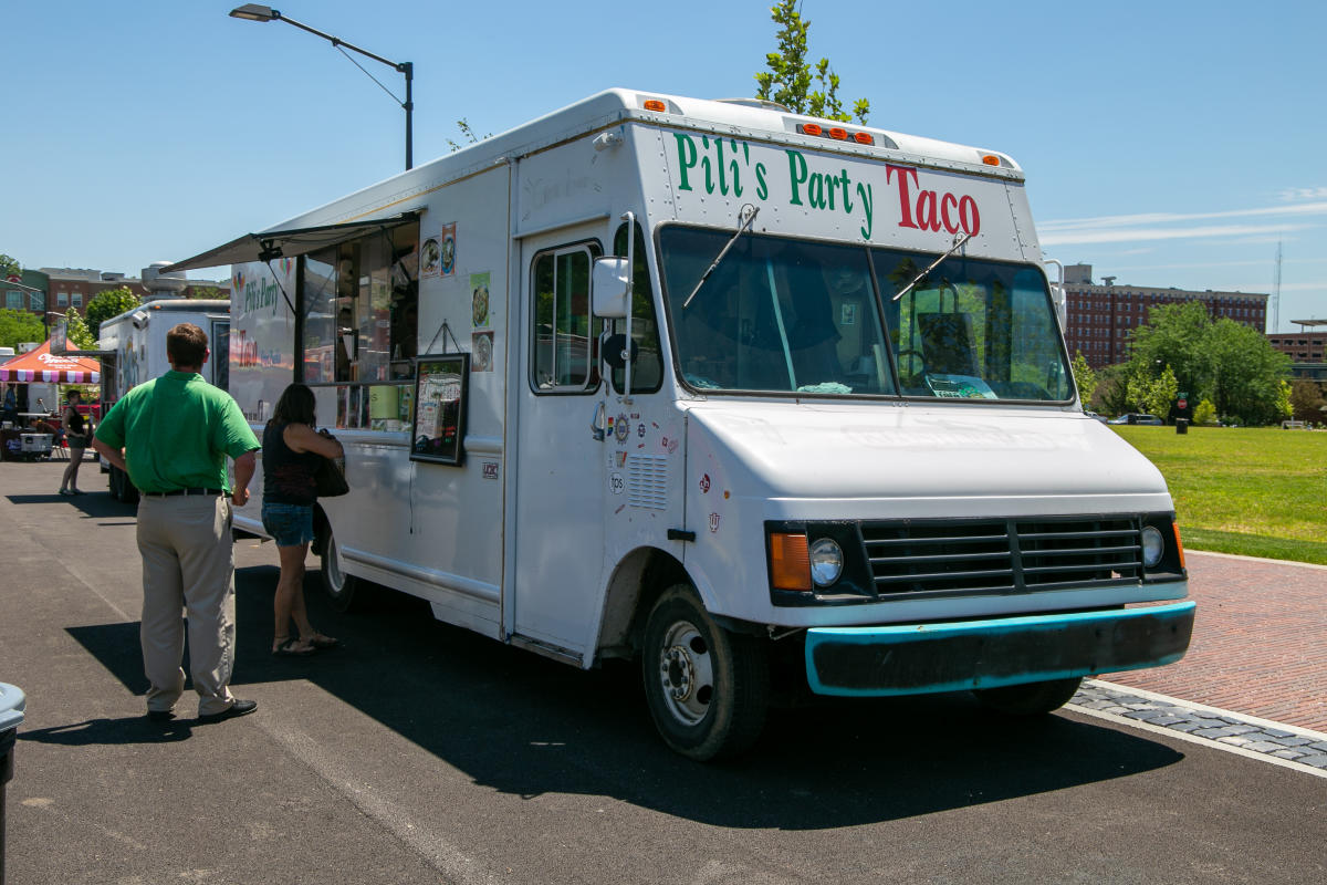 pili s party taco bloomington in 47404
