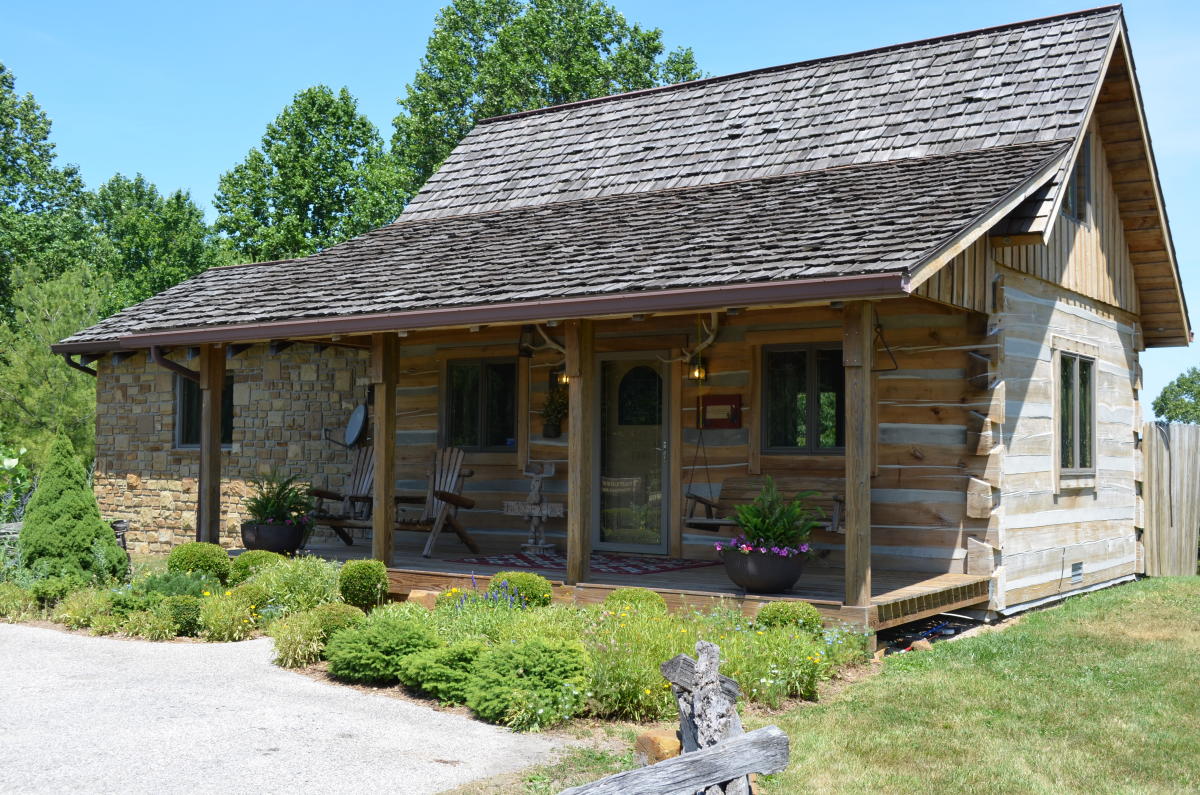 Grandpa's Log Cabin Unionville, IN 47468
