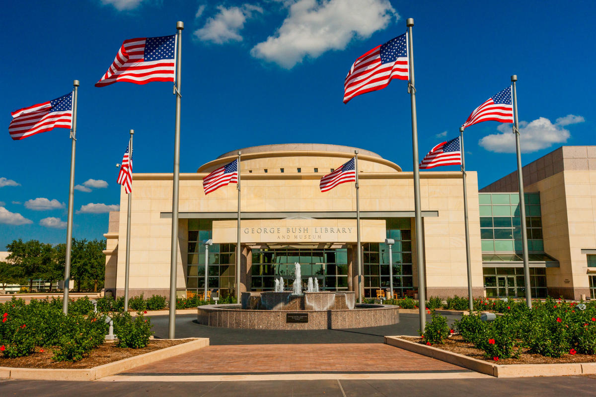 George h w bush presidential library museum college station tx 77845
