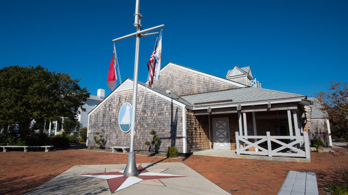 The boat was designed by tad roberts yacht design and built by volunteers at the watercraft center. North Carolina Maritime Museum Beaufort, NC