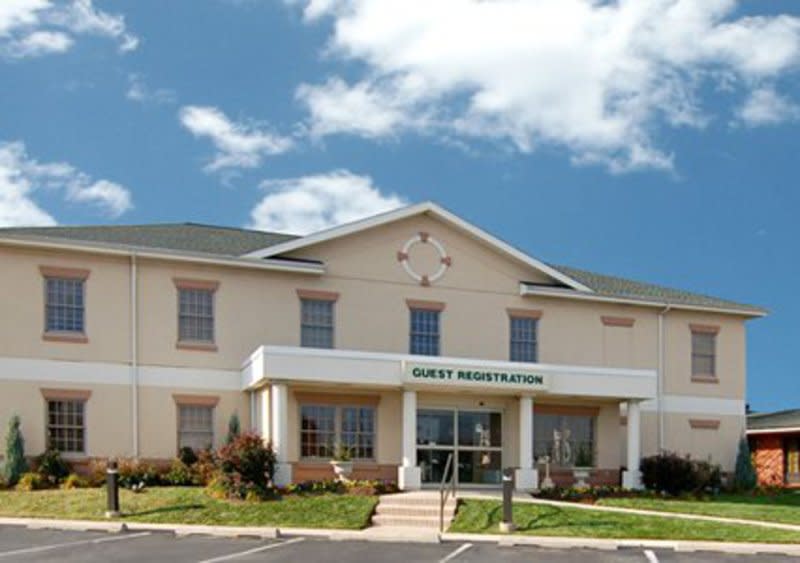Quality Inn Amp Suites Skyways