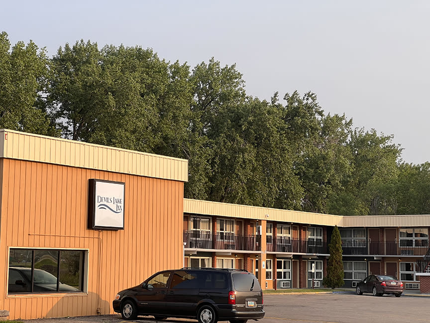 Devils Lake Inn