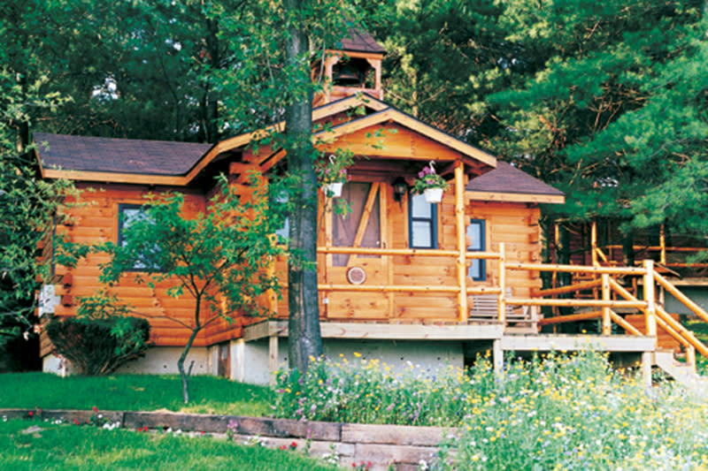 Amish Log Cabin Lodging & Shipshewana Campground - North Park