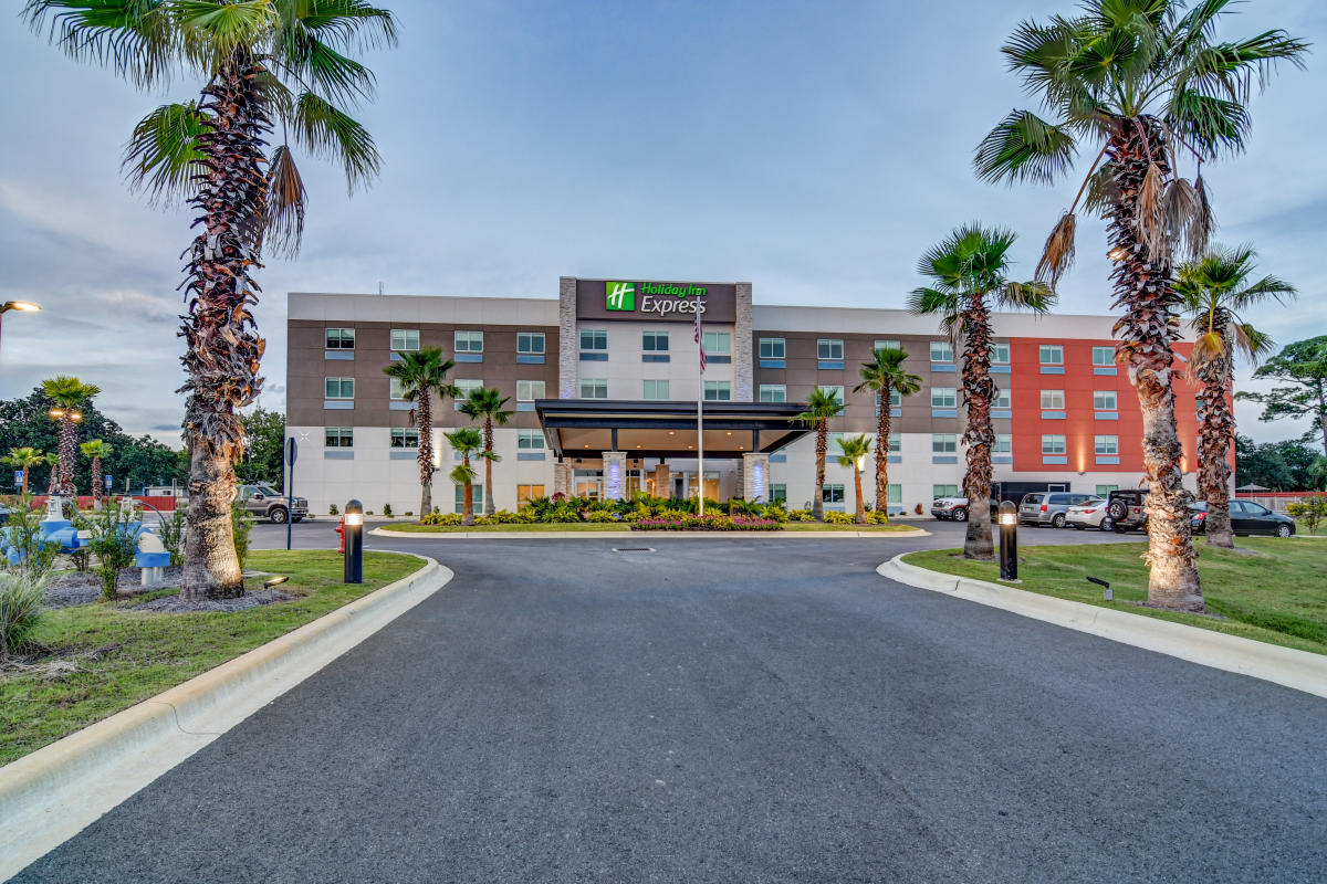 Holiday Inn Express Suites