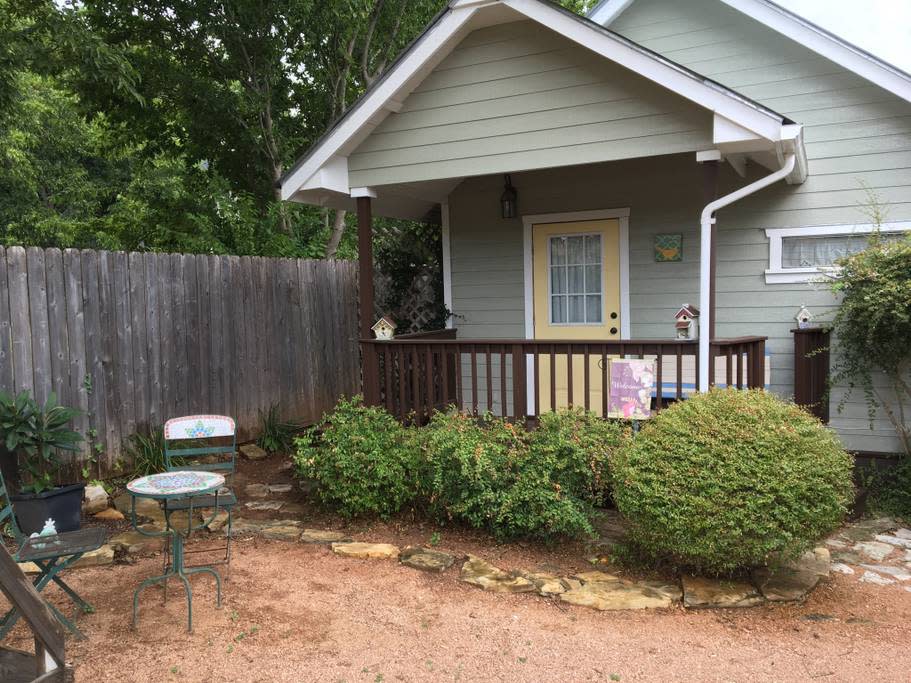 Die Grüne Olive Bed & Breakfasts / Guesthouses / Inns