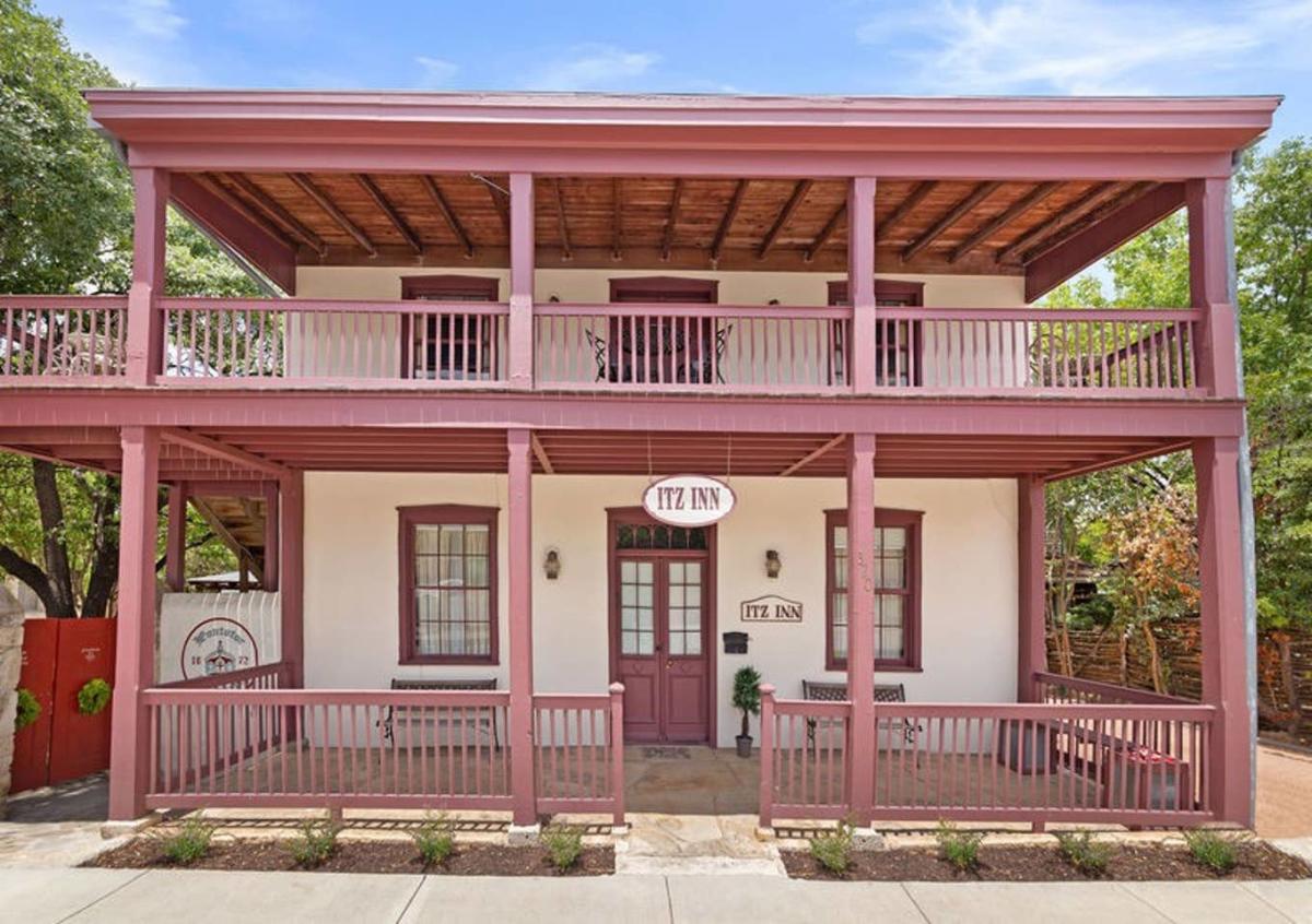 Itz Inn Front Balcony Back Courtyard Back Privacy