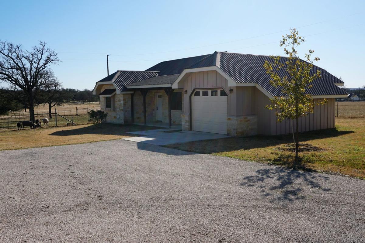 Lone Wolf Ranch | Bed & Breakfasts / Guesthouses / Inns