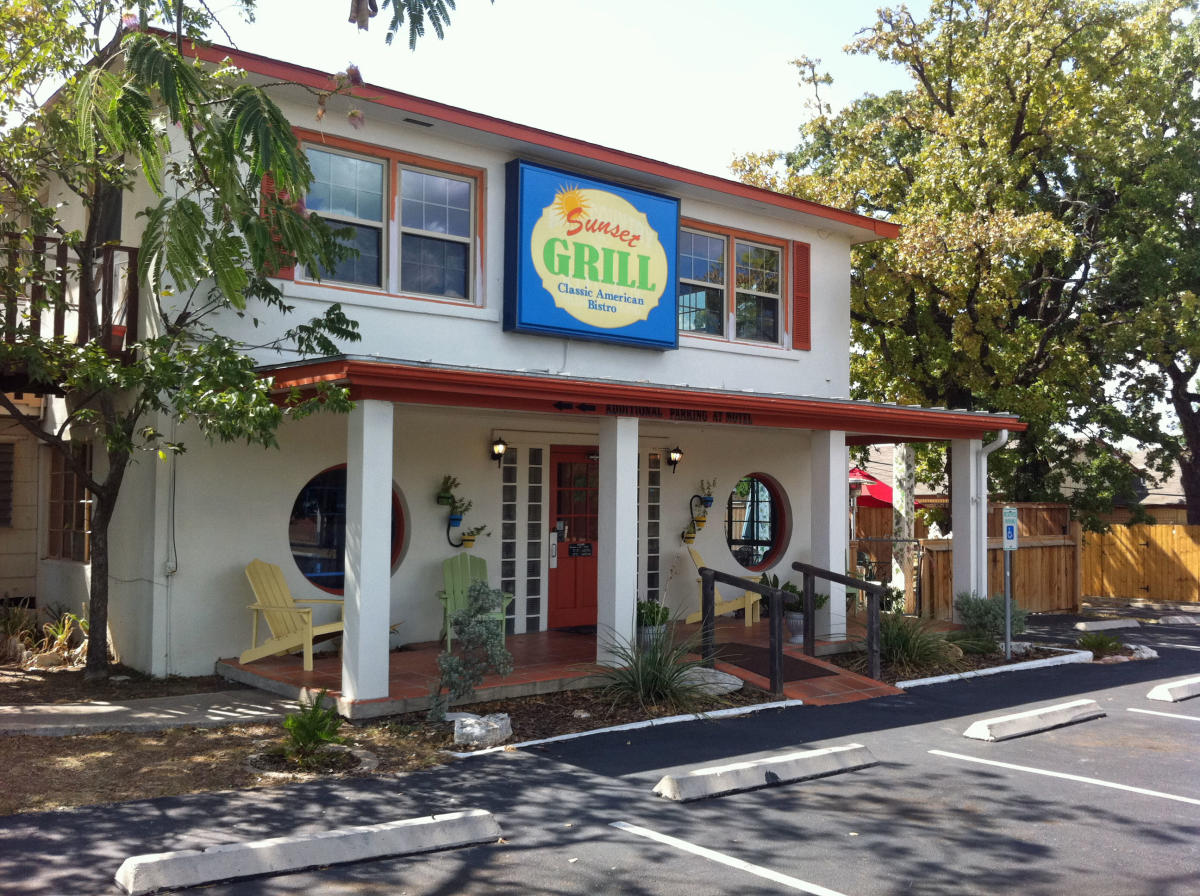 Sunset Grill | Family Dining