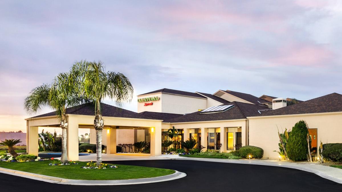 Courtyard by Marriott Fresno Shaw