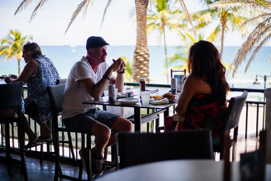 CON MURPHY OCEAN BAR & GRILL