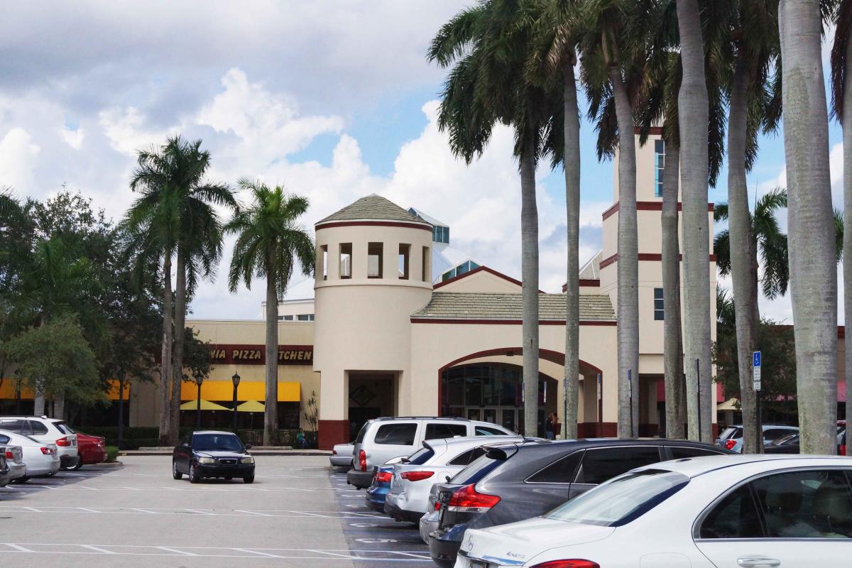 PEMBROKE LAKES MALL