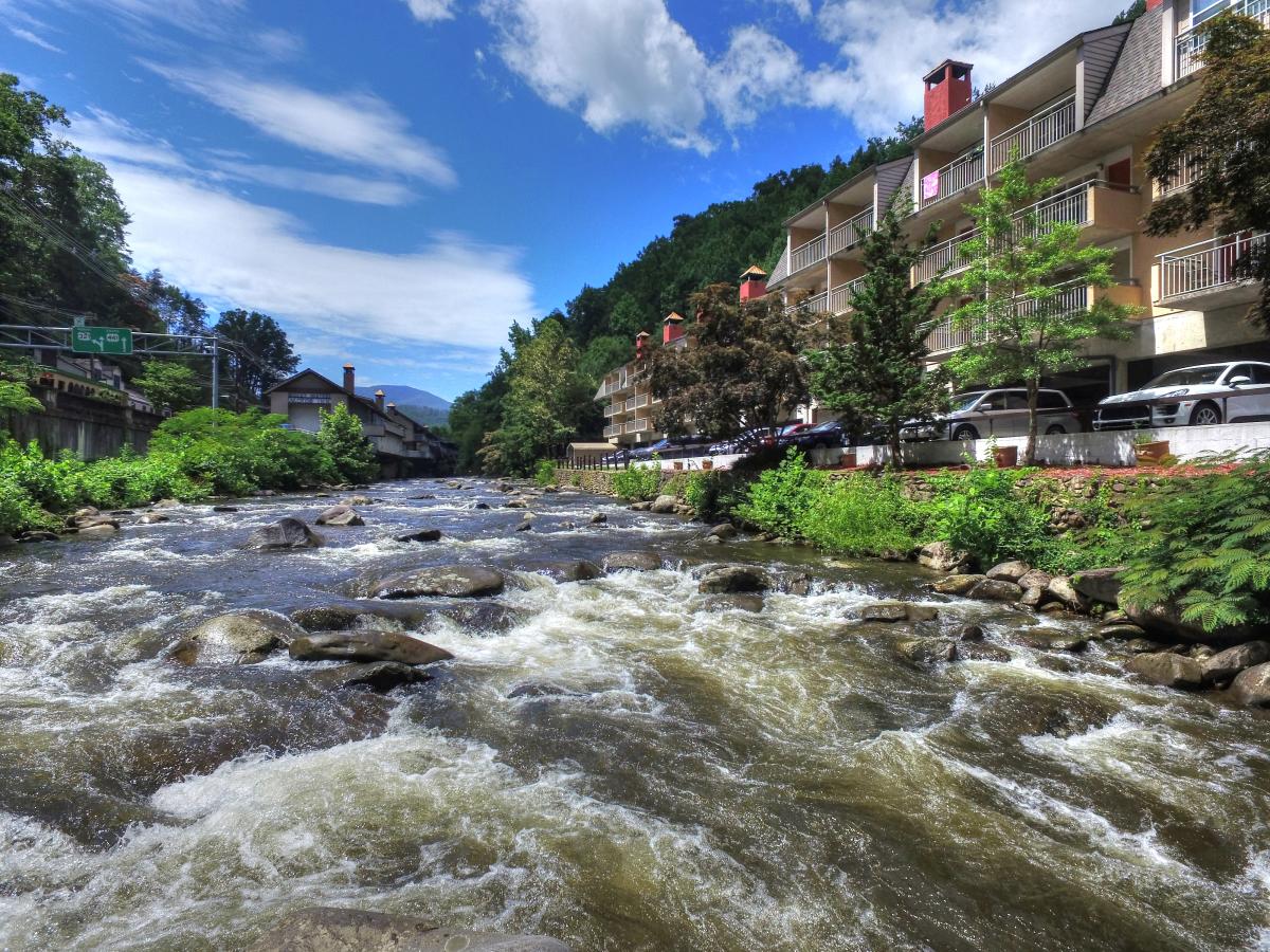 Gatlinburg River Inn by Rocky Waters Gatlinburg, TN 37738