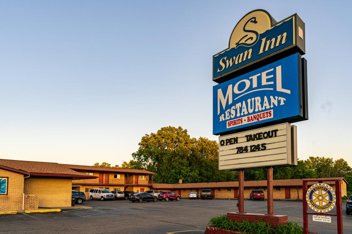 Swan Inn Motel & Restaurant Comstock Park MI, 49321