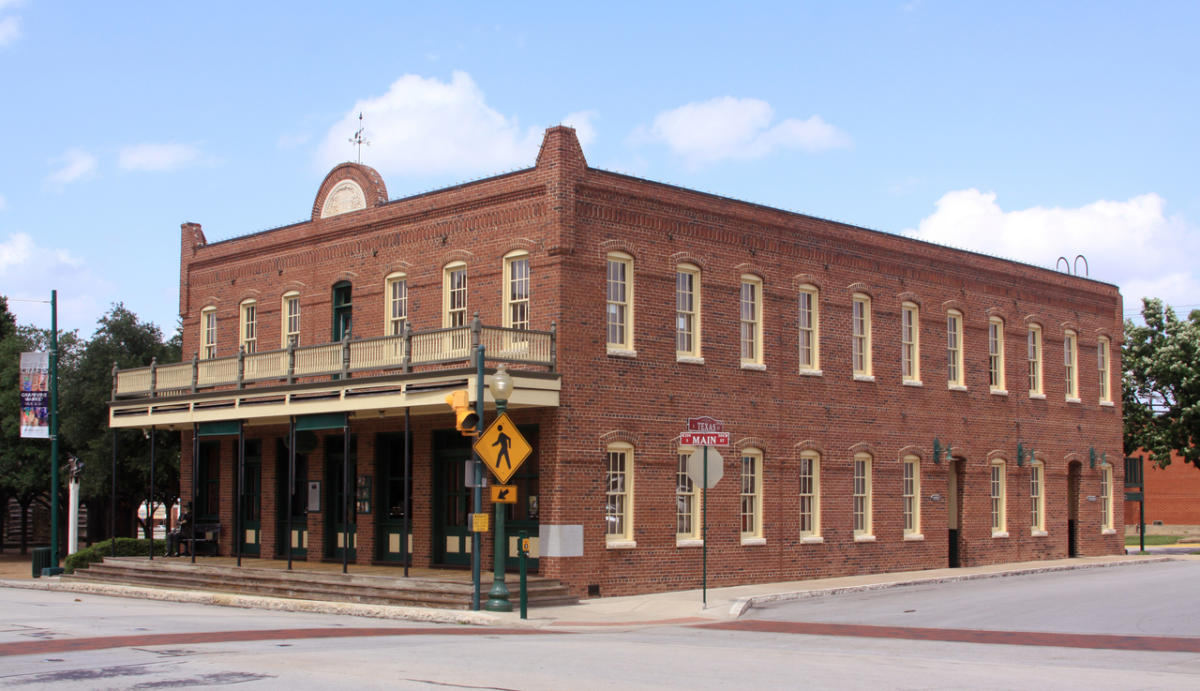 20 Wallis Hotel (Walking Tour)