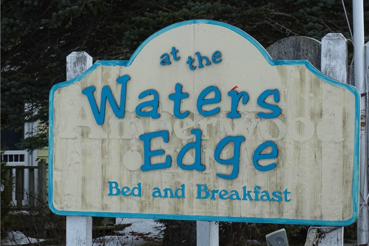 'at the Waters Edge' Bed & Breakfast
