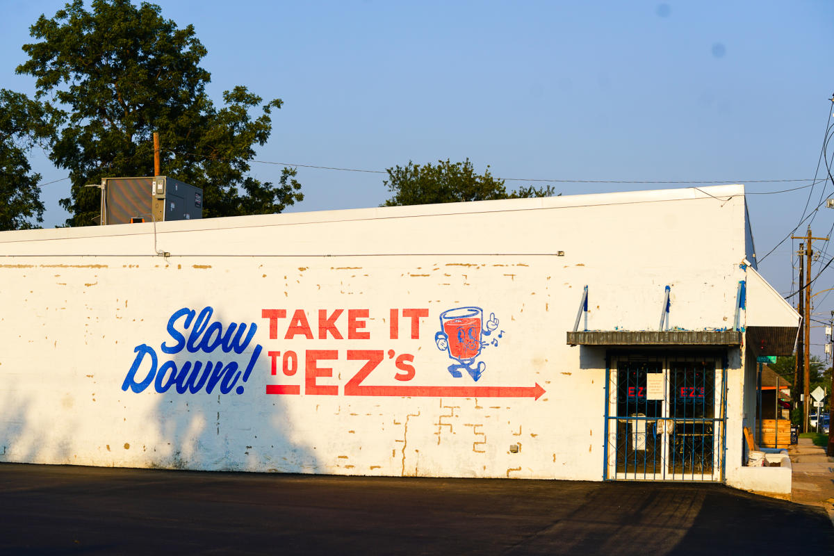 EZ's Liquor Lounge Nightlife in Houston, TX