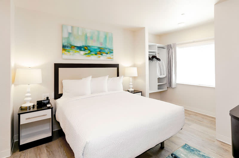 Soka Suites Dallas - Las Colinas - hotel rooms