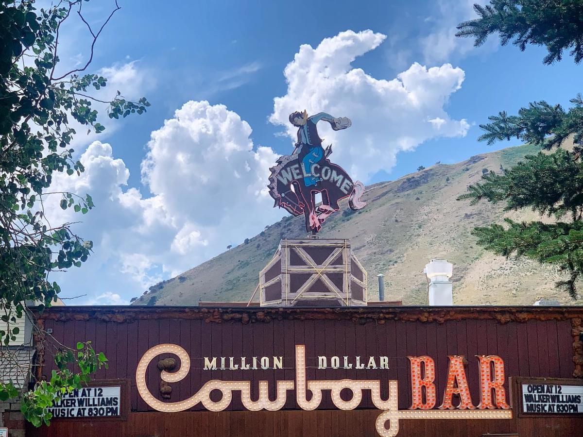 Million Dollar Cowboy Bar
