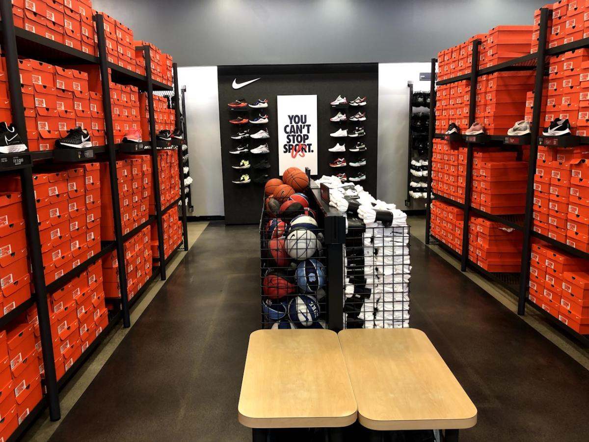 nike store at friendly shopping center