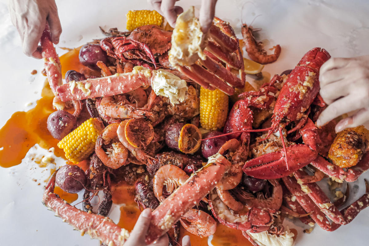 Hook & Reel Cajun Seafood & Bar Wichita KS, 67207