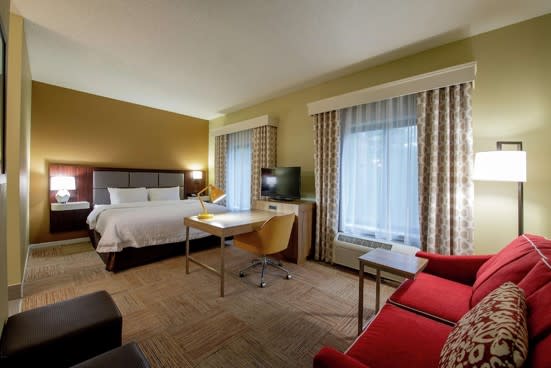 Hampton Inn & Suites