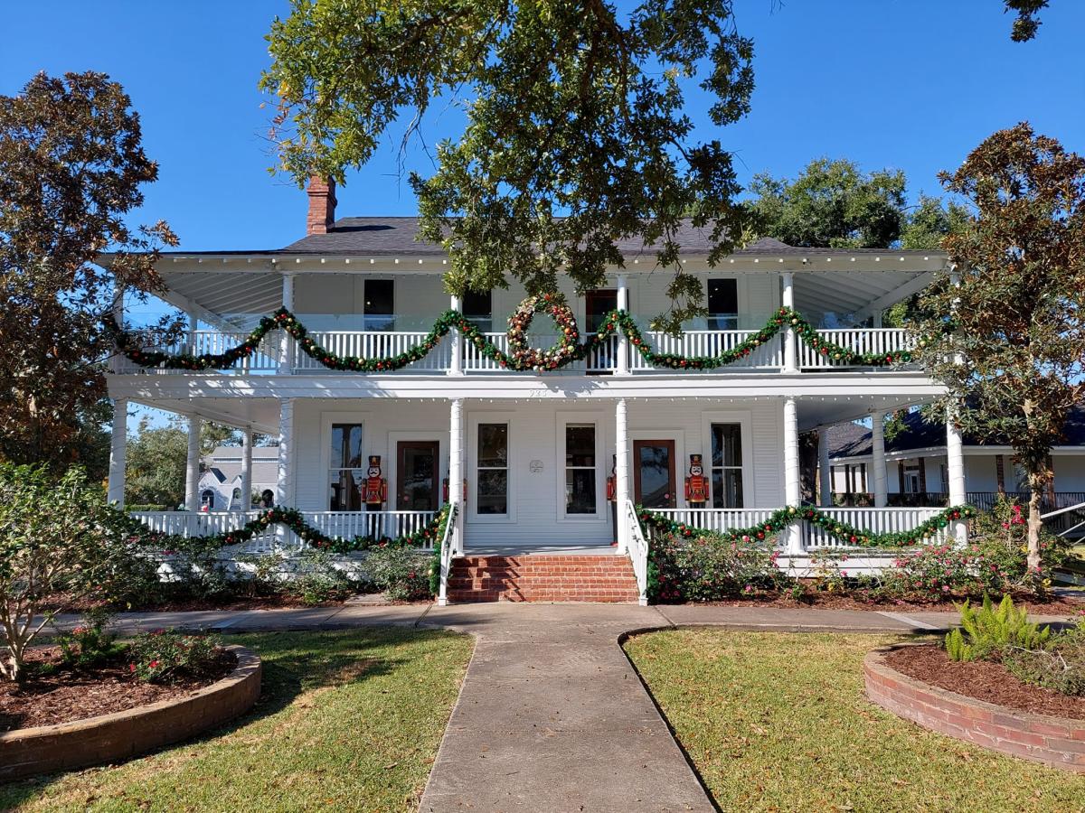 Christmas Under the Oaks & Holiday House December 1, 2022 December