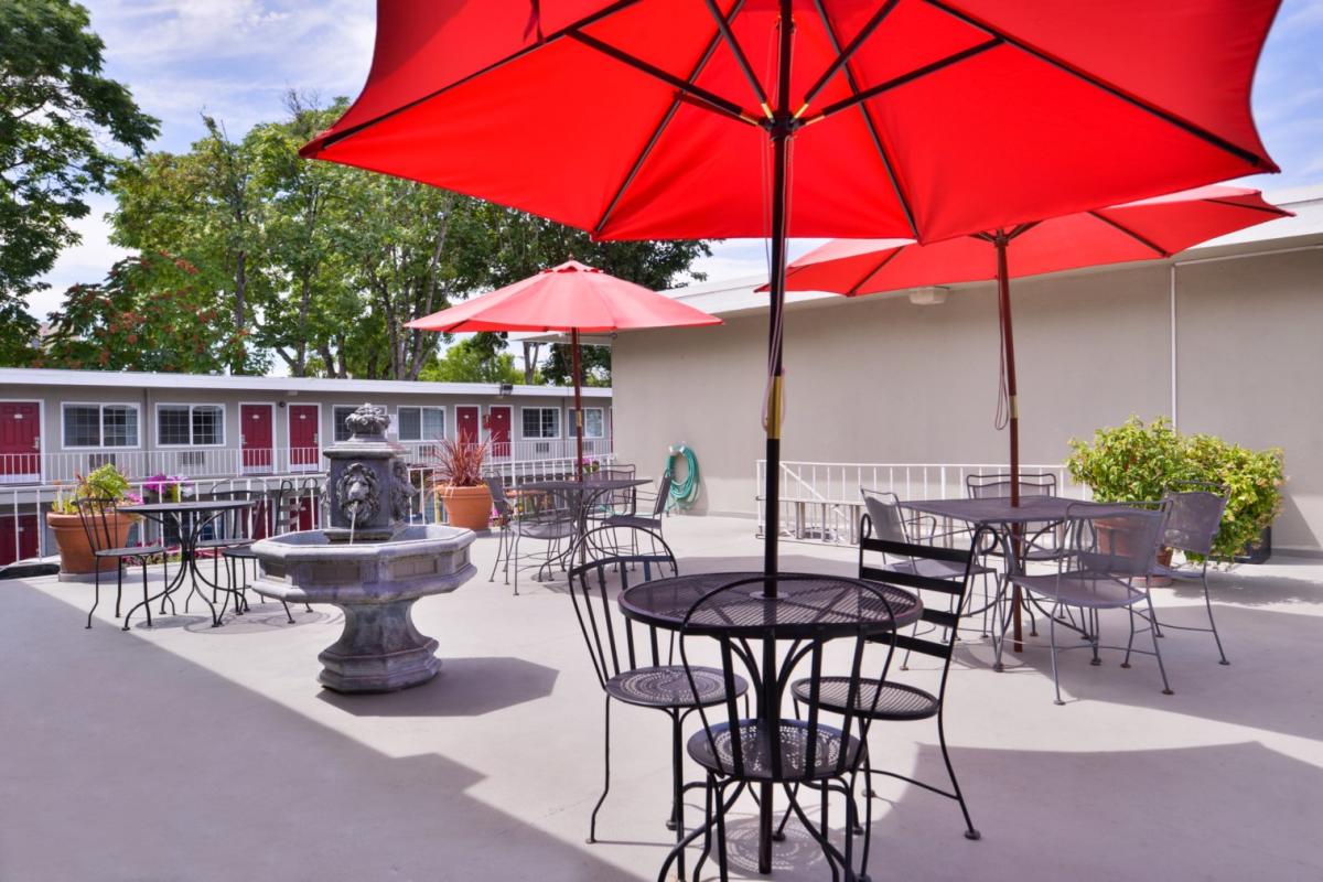 Campus Inn & Suites