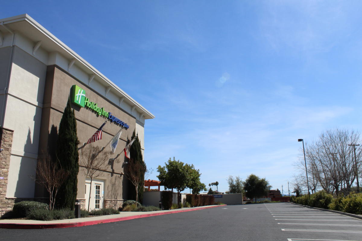 Holiday Inn Express Suites