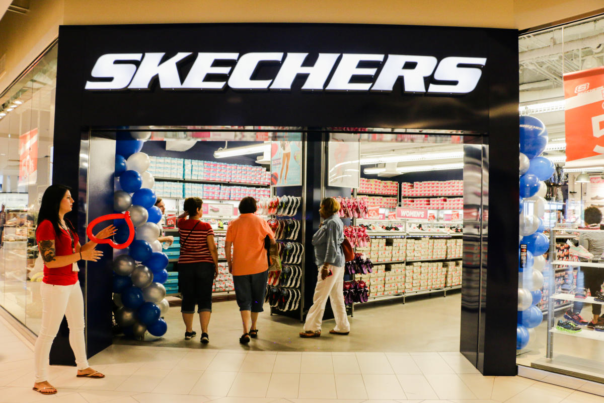 what time does skechers outlet close